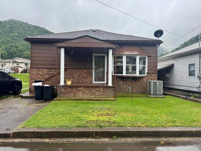 /international/us/1023-4th-street-montgomery-wv-110108233823/