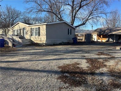/international/us/210-s-walnut-street-houstonia-mo-110104588222/