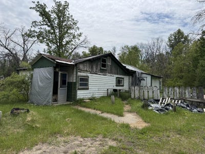 /international/us/399-w-baldwin-road-baldwin-mi-110097972213/