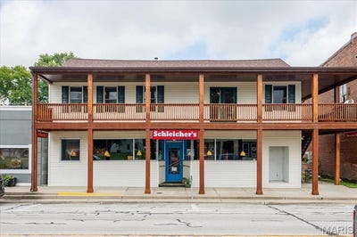 /international/us/1031-fairfax-street-carlyle-il-110101102761/