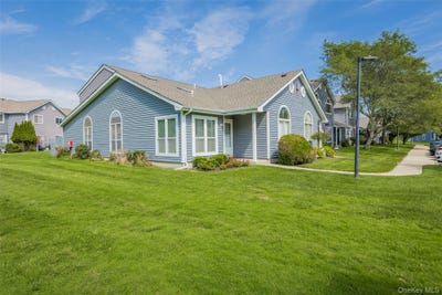 /international/us/764-birchwood-park-drive-middle-island-ny-110110237898/