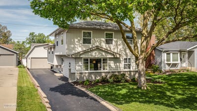 /international/us/1019-n-webster-street-naperville-il-110099455924/