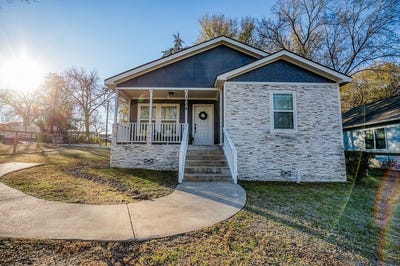 /international/us/1004-pecan-street-brenham-tx-110097035053/