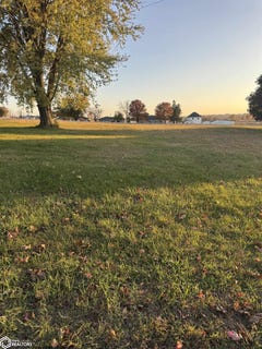 /international/us/johnston-street-garwin-ia-110103381982/