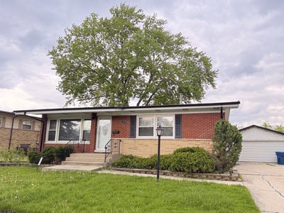 /international/us/185-pleasant-drive-chicago-heights-il-110108385907/