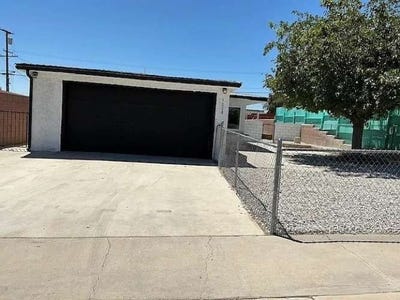 /international/us/1008-e-elizabeth-street-barstow-ca-110107874653/