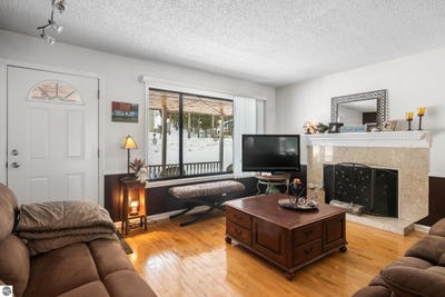 /international/us/3805-holiday-village-drive-traverse-city-mi-110097355235/
