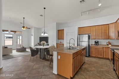 /international/us/17750-w-watson-lane-surprise-az-110101222054/?lang=en