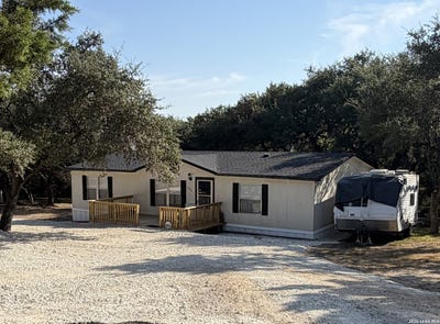 /international/us/206-n-scenic-loop-canyon-lake-tx-110110317952/