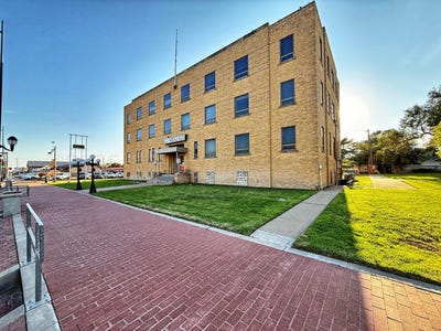 /international/us/514-s-main-street-perryton-tx-110107801394/