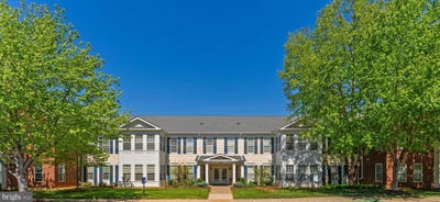 /international/us/6704-holly-farm-lane-warrenton-va-110107689377/
