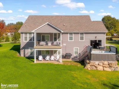 /international/us/6695-west-street-caseville-mi-110108382209/