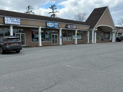 /international/us/324-quaker-road-queensbury-ny-110107060077/