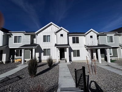 /international/us/1852-n-blue-iris-ave-tooele-ut-110106479056/
