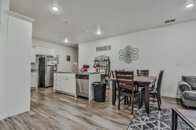 /international/us/6908-20th-street-lubbock-tx-110105354471/