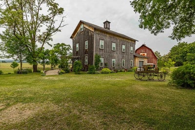 /international/us/33511-old-mill-road-lone-rock-wi-110100021191/