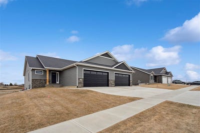 /international/us/825-prairie-view-dr-westbranch-ia-110119481923/