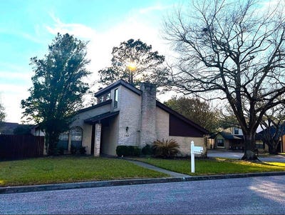 /international/us/102-briar-ridge-drive-bellville-tx-110105886408/