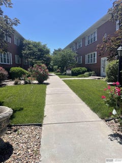 /international/us/9105-arbor-street-omaha-ne-110108441964/