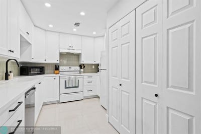 /international/us/8059-sw-17th-pl-davie-fl-110099041177/