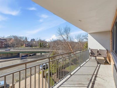 /international/us/60-parkway-dr-east-orange-city-nj-110106523627/