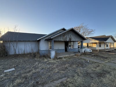 /international/us/615-s-13th-street-slaton-tx-110105919209/