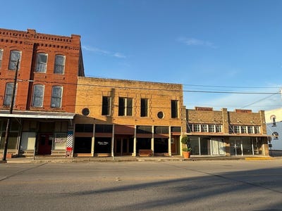 /international/us/107-east-main-street-eagle-lake-tx-110104779864/
