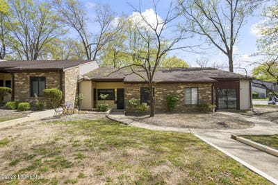 /international/us/90-arrowood-road-manalapan-nj-110107584581/