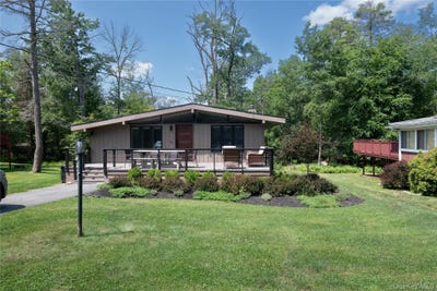 /international/us/7-donenfeld-drive-kauneonga-lake-ny-110109791683/