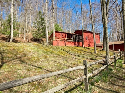 /international/us/650-quail-hollow-glenville-wv-110107276552/