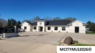 /international/us/808-4th-ne-hampton-ia-110107654844/