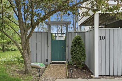 /international/us/10-tryon-farm-lane-michigan-city-in-110108149069/