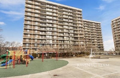 /international/us/15218-union-turnpike-flushing-ny-110107569849/