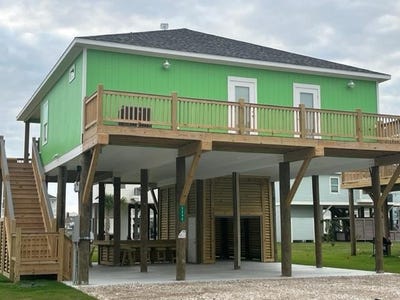 /international/us/2292-e-lobster-street-crystal-beach-tx-110108713243/