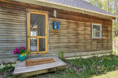 /international/us/2150-parker-road-vershire-vt-110108553094/