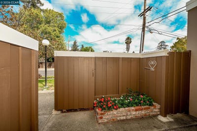 /international/us/1218-hookston-rd-concord-ca-110105640384/