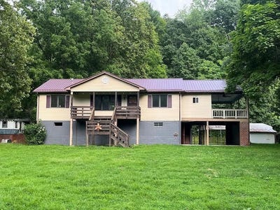 /international/us/1769-julia-simpkins-road-hiwassee-va-110100752252/