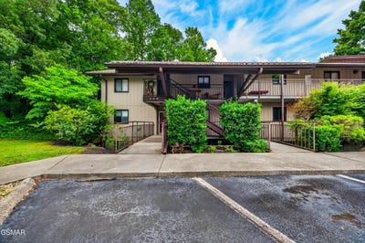 /international/us/221-woodland-road-gatlinburg-tn-110108470724/