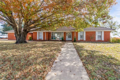 /international/us/1111-hillcrest-street-coleman-tx-110103982846/