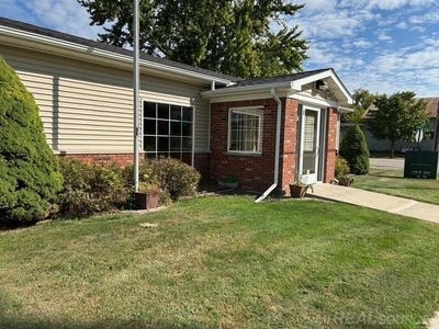 /international/us/2543-s-sherman-street-applegate-mi-110102443971/
