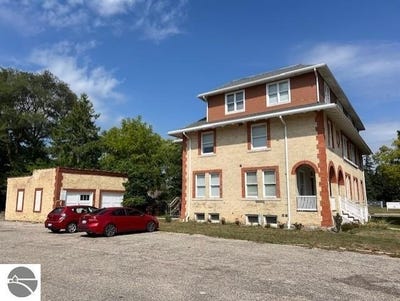 /international/us/421-n-state-street-alma-mi-110094367480/