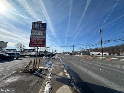 /international/us/4510-new-falls-road-levittown-pa-110105107942/