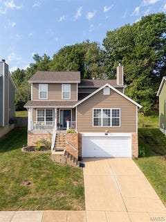/international/us/1523-glenn-brooke-woods-circle-ballwin-mn-110110362735/