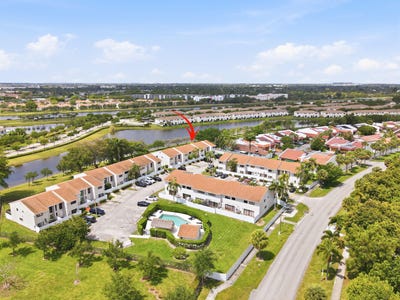 /international/us/644-ne-195th-street-miami-fl-110107689074/