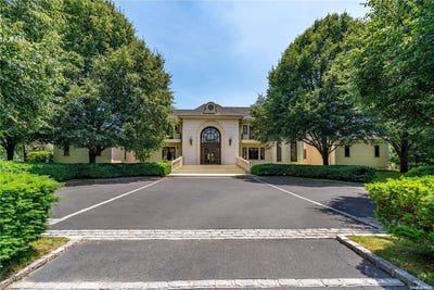 /international/us/6-polo-drive-old-westbury-ny-110096108398/