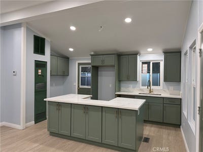 /international/us/716-n-grand-covina-ca-110108283243/