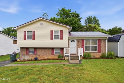 /international/us/159-n-sunset-street-greeneville-tn-110108239504/