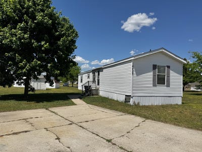 /international/us/18423-saint-joseph-avenue-big-rapids-mi-110108627591/