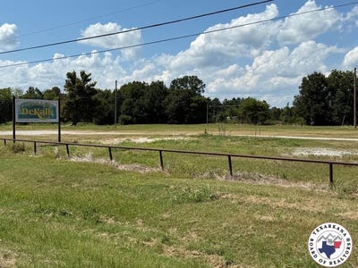 /international/us/10250-us-hwy-82-w-dekalb-tx-110101607260/
