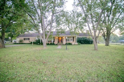 /international/us/306-nw-third-st-mount-enterprise-tx-110102687113/
